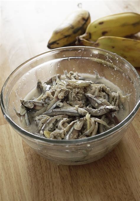 HOW TO MAKE BAGOONG OR GINAMOS (FERMENTED FISH).